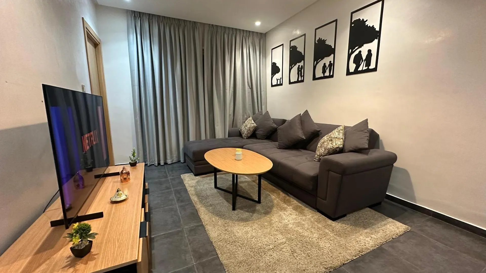 Appartement Lumineux Bien Equipe Derriere Hotel Idou Anfa Pas De Vis-A-Vis Casablanca Morocco